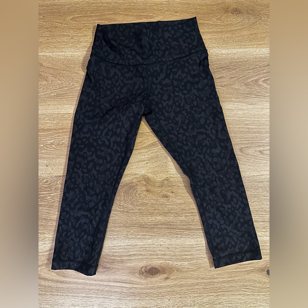 Black Lululemon Capri Leggings Size 8